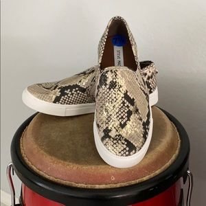 NWOT Steve Madden Safary Slip-On Sneakers sz 7.5